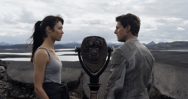 oblivion-tom-cruise-olga-kurylenko