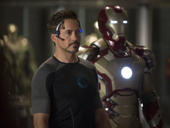 Robert-Downey-Jr.-in-Iron-Man-31