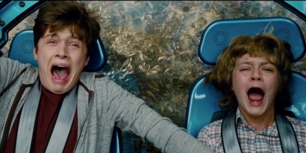 Jurassic-World-Trailer-Still-40-700x353