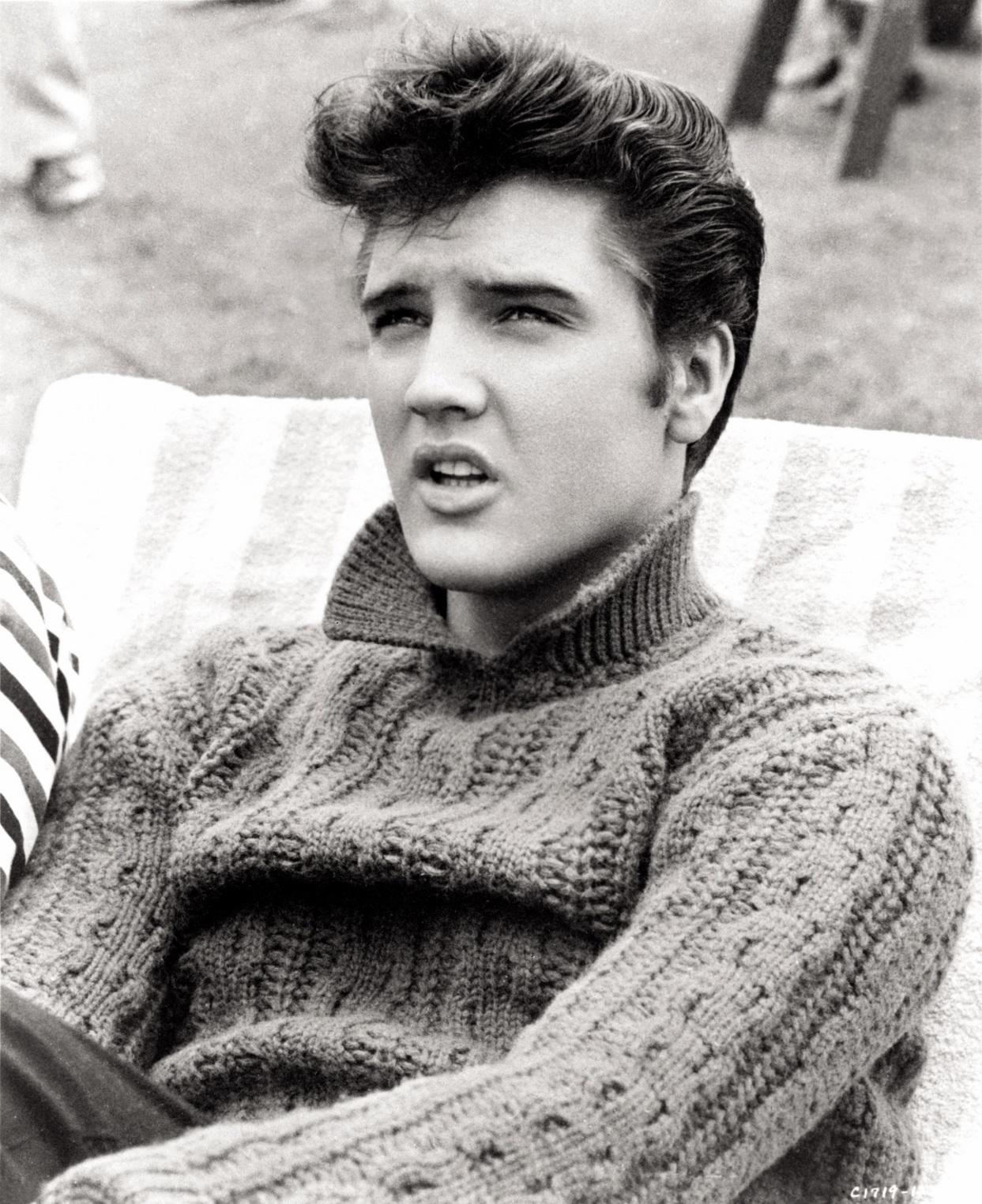 Elvis-Presley-elvis-presley-37037979-1243-1525