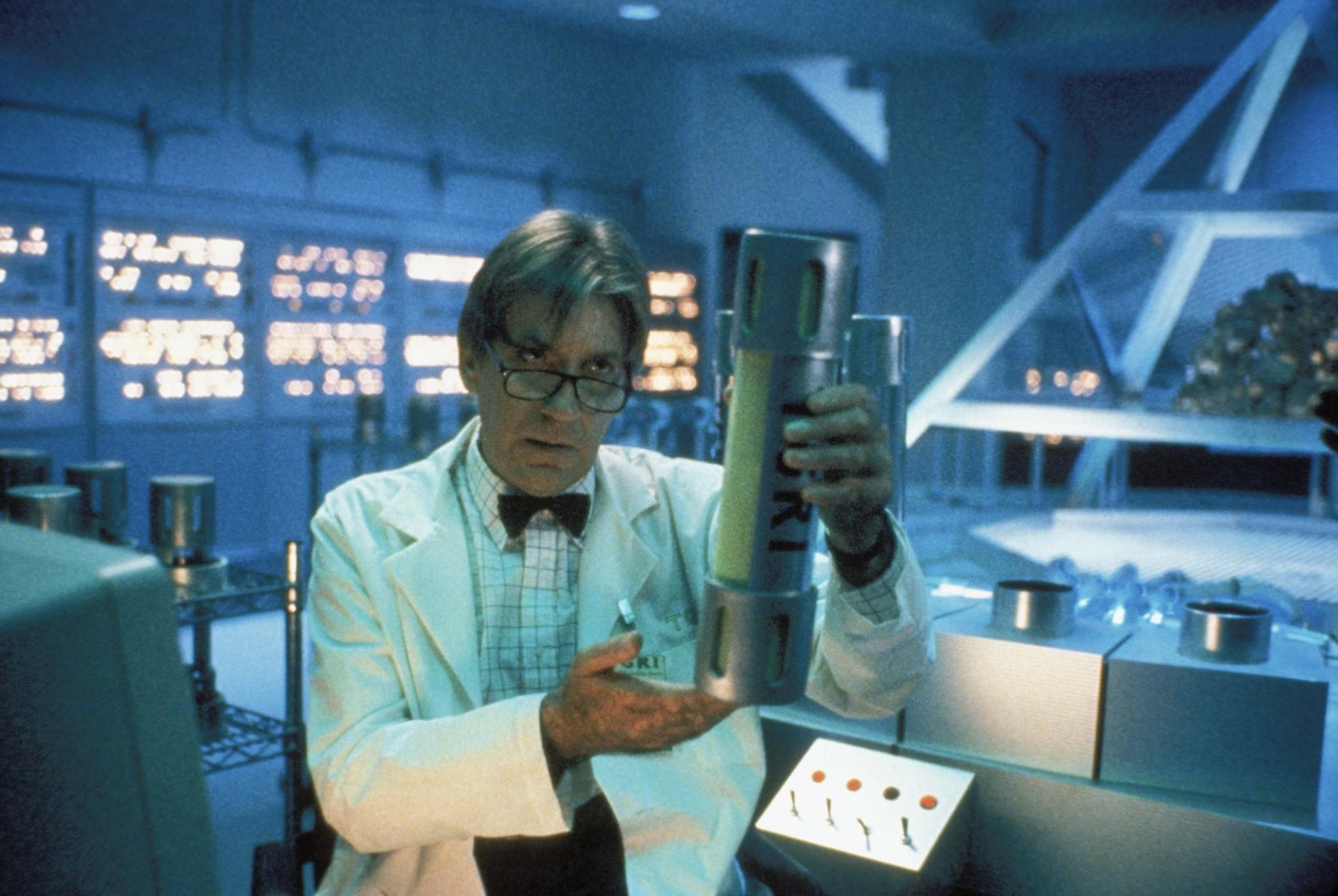 still-of-david-warner-in-teenage-mutant-ninja-turtles-ii--the-secret-of-the-ooze-(1991)-large-picture