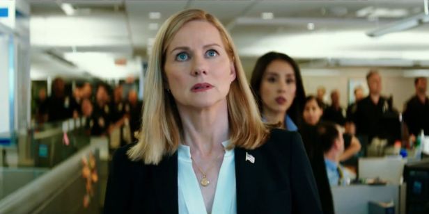 Laura-Linney-in-TMNT-2