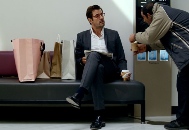 the-square-claes-bang-01