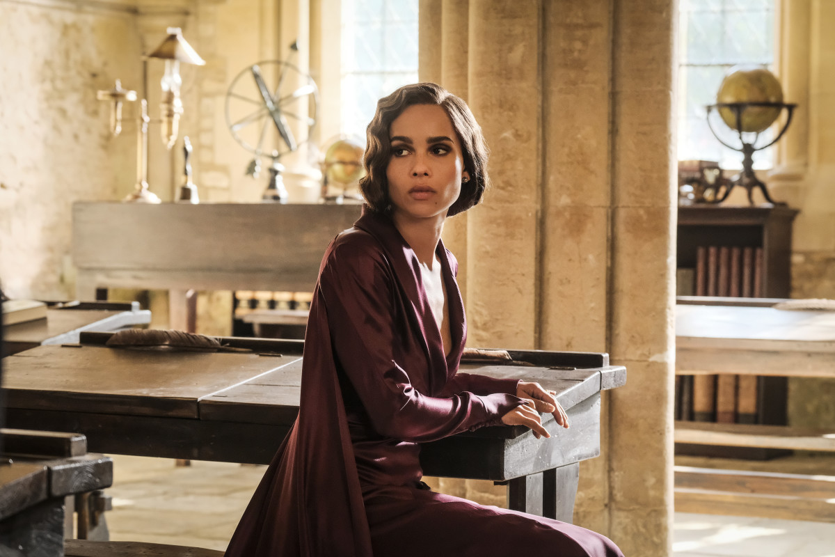 fantastic-beasts-crimes-of-grindelwald-leta-lestrange-zoe-kravitz-purple-dress