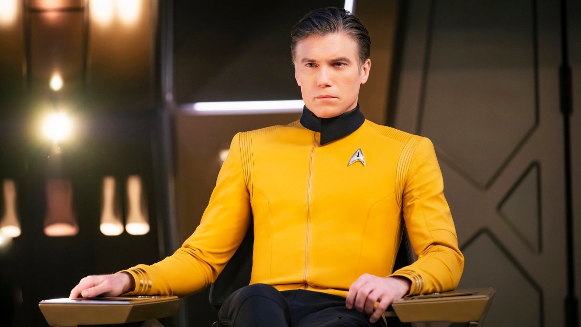 first-look-at-anson-mount-as-captain-pike-in-star-trek-discovery-social