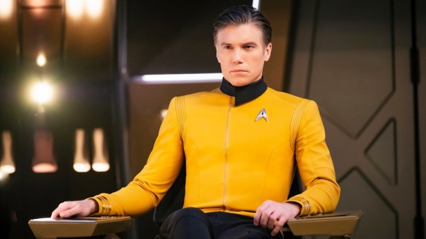 first-look-at-anson-mount-as-captain-pike-in-star-trek-discovery-social