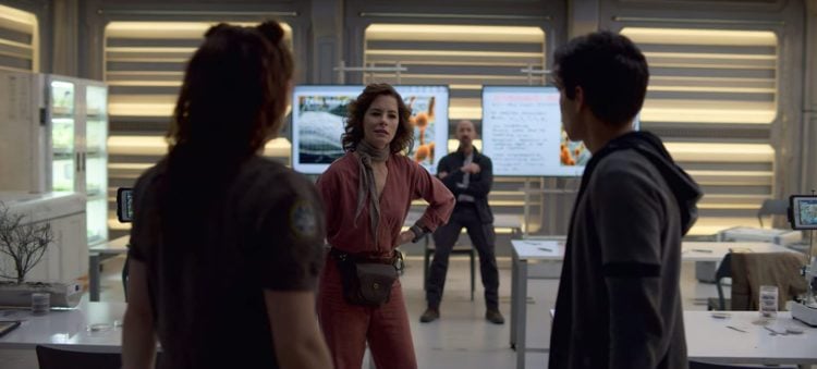 Lost_in_Space_2-750x339