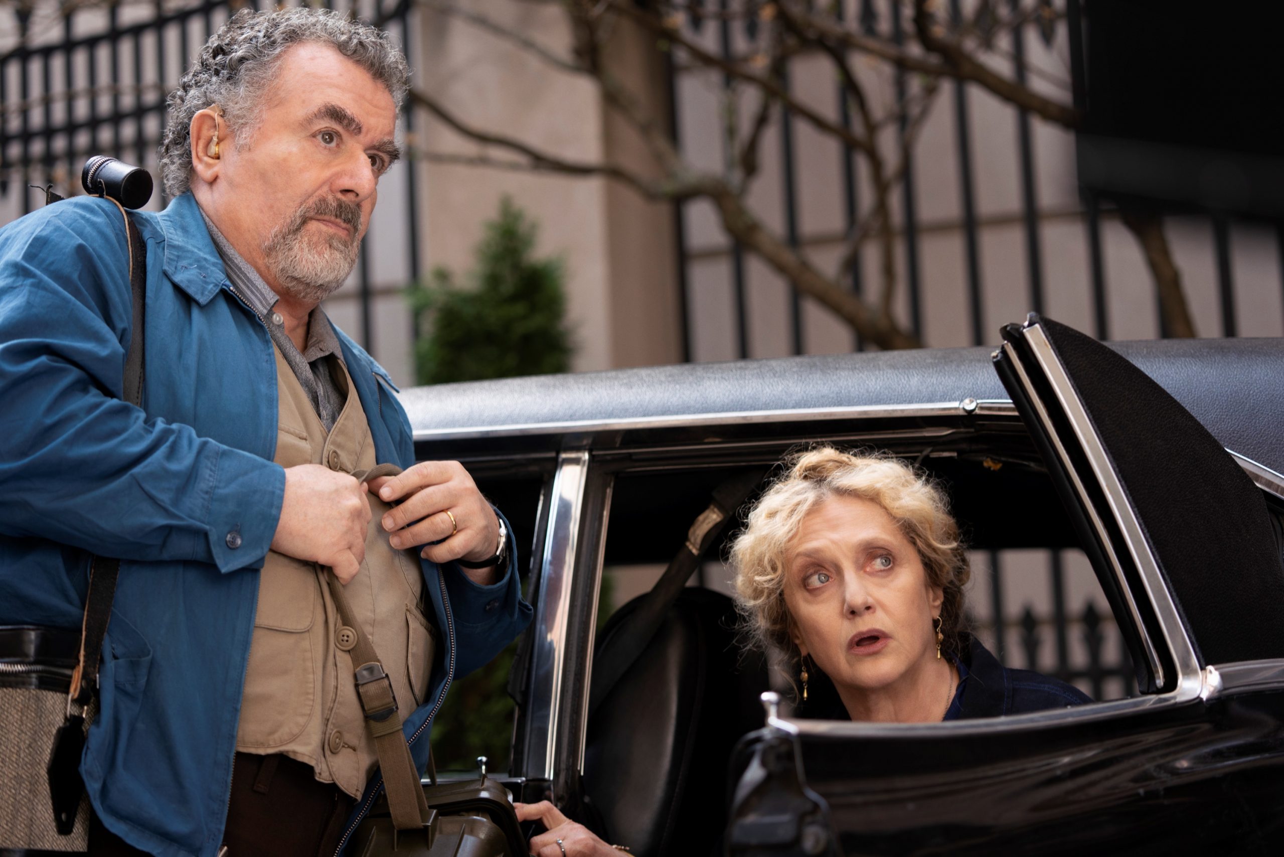 hunters-saul-rubinek-carol-kane-scaled